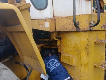 Sửa xe máy xúc ( Xúc lật ), máy đào tại Cần Giuộc